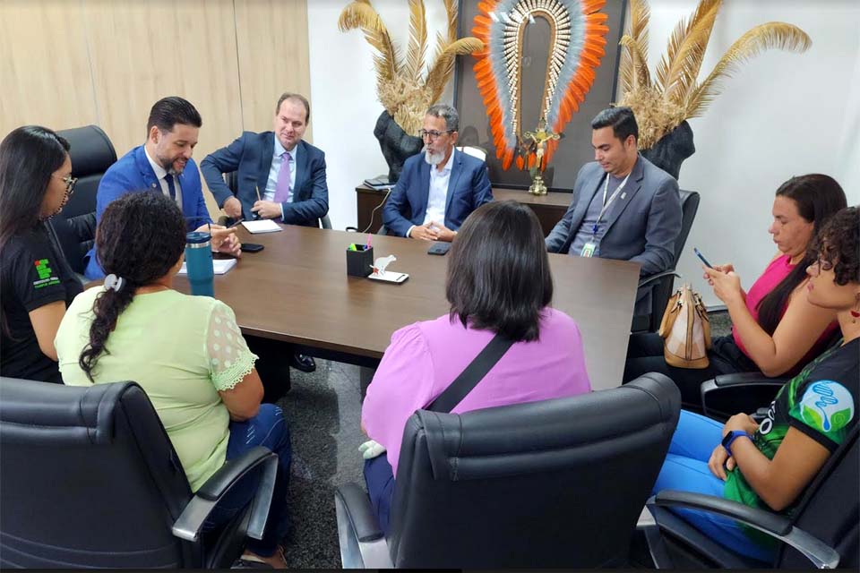 Deputado Delegado Camargo recebe demanda do Ifro de Ariquemes