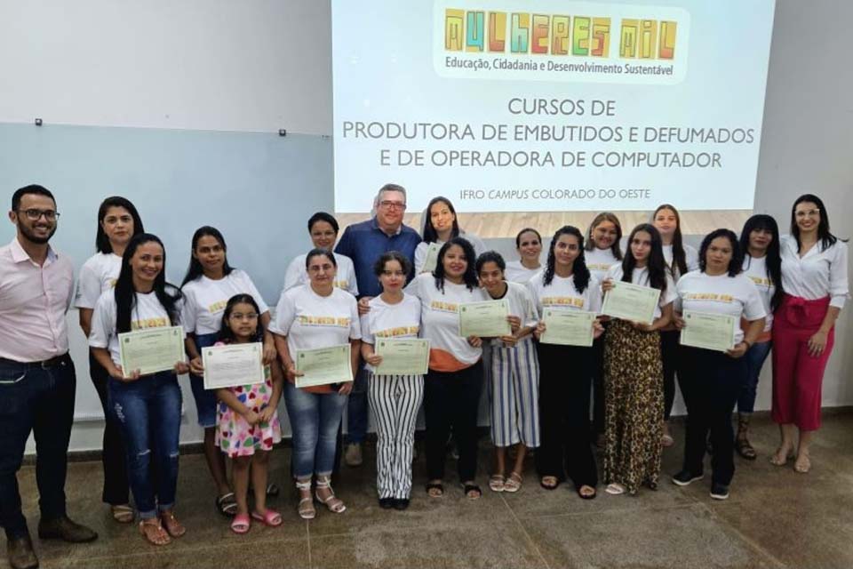 Campus Colorado do Oeste entrega certificados para alunas dos cursos do Programa Mulheres Mil