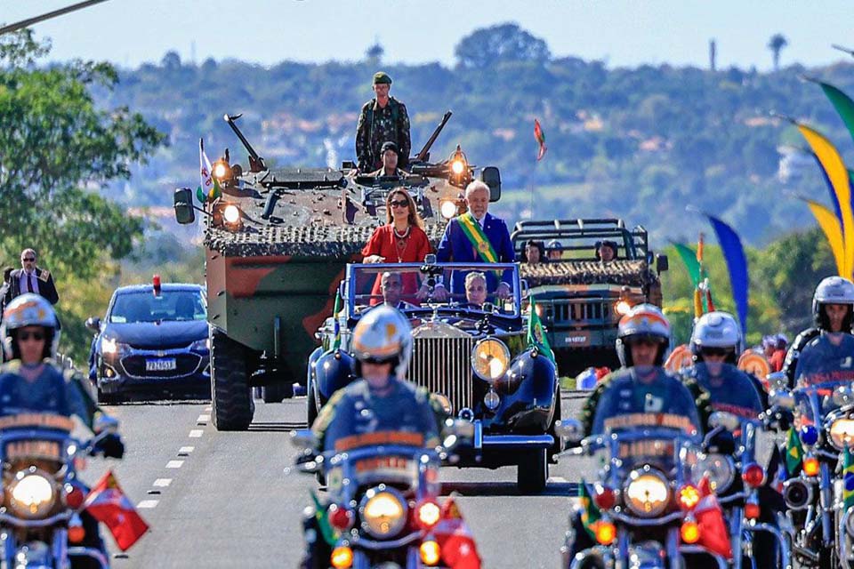 Desfile do 7 de setembro emociona participantes em Brasília 