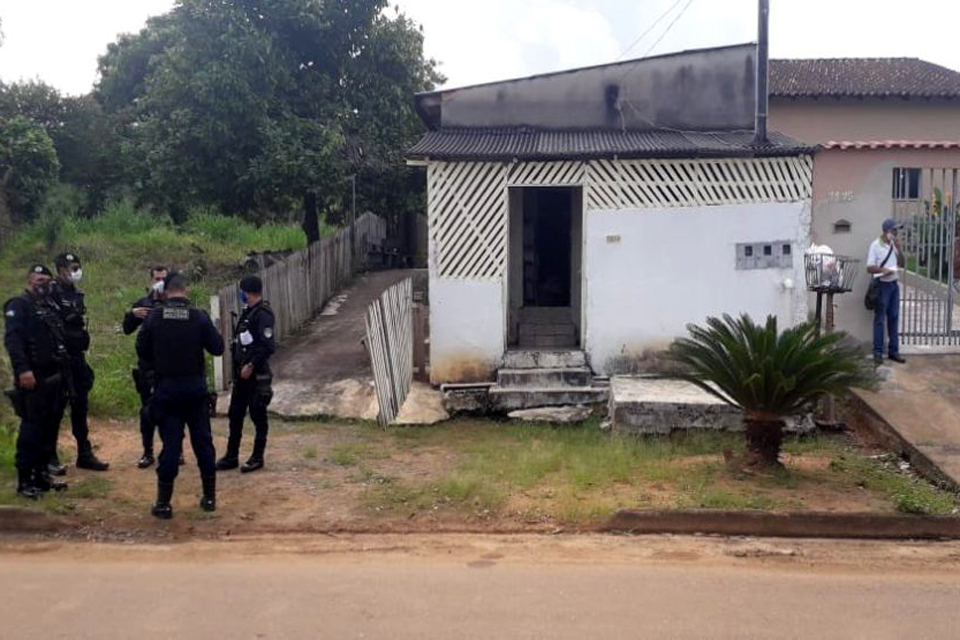 Corpo de idoso é encontrado em decomposição em residência