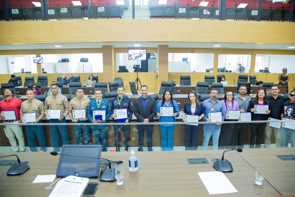 Sessão marca outorga de Voto de Louvor e Medalha do Mérito Legislativo a representantes da Segurança Pública