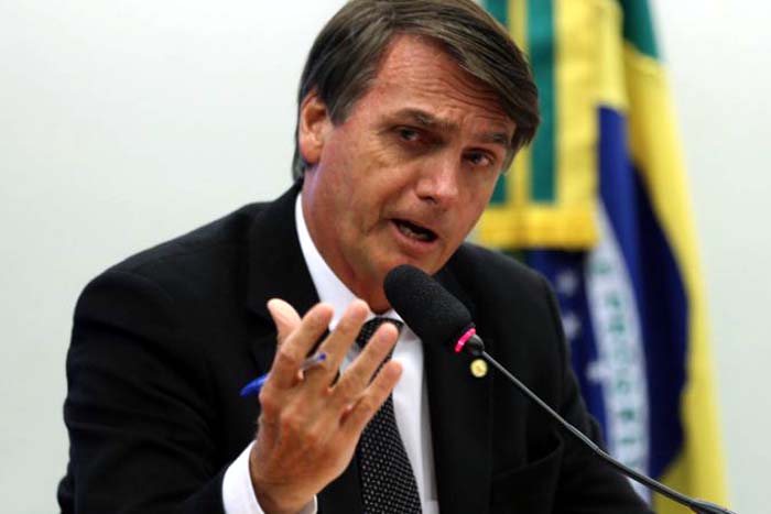 Bolsonaro nega ser o “anticristo” e que represente ameaça à democracia