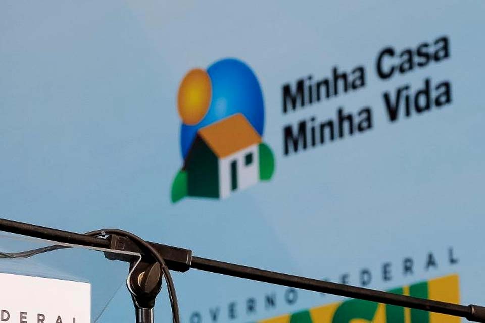 Governo estuda Minha Casa, Minha Vida para famílias com renda até R$ 12 mil, diz ministro das Cidades