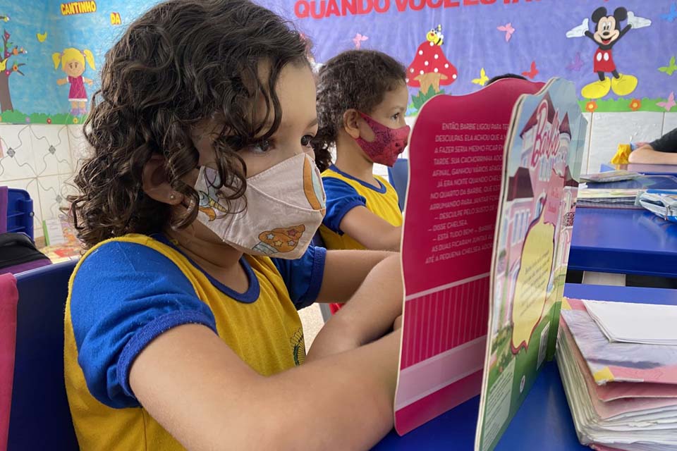 Alunos da Escola Pé de Murici participam de atividades em alusão ao Dia Nacional do Livro Infantil