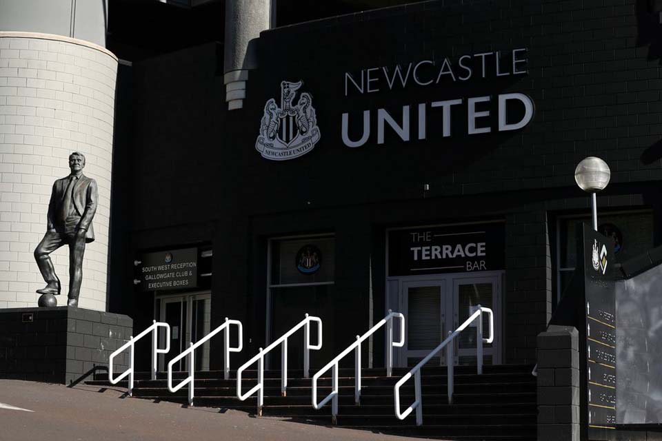 Possível venda de Newcastle a fundos de investimento árabe gera debate