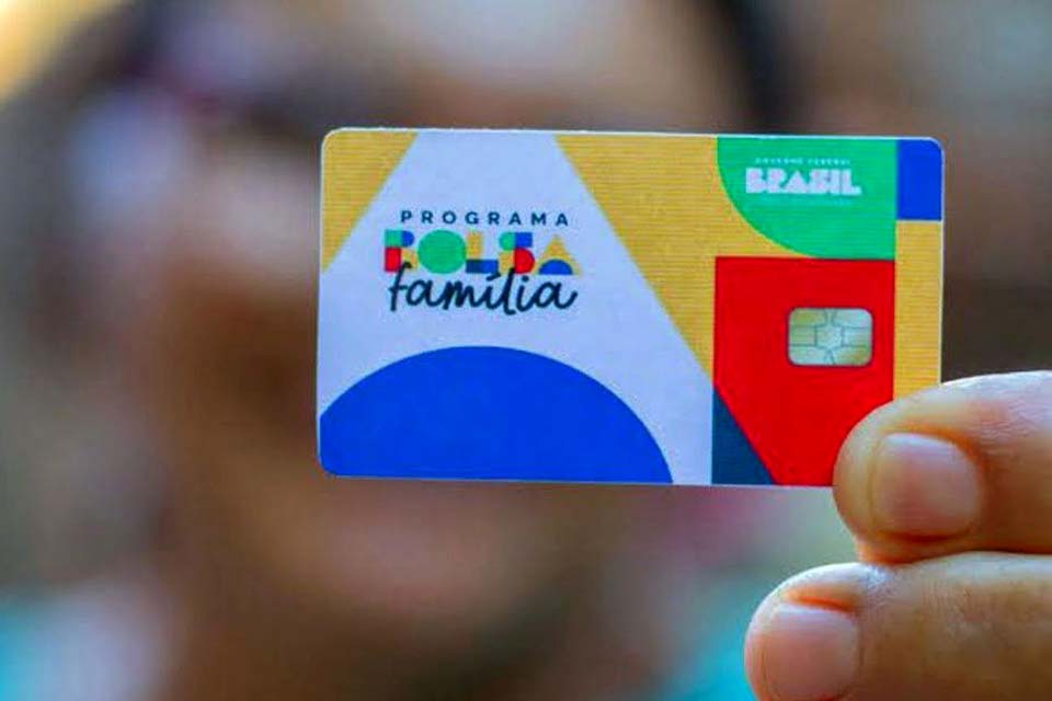 Caixa paga novo Bolsa Família a beneficiários com úmero de inscrição social de final 8