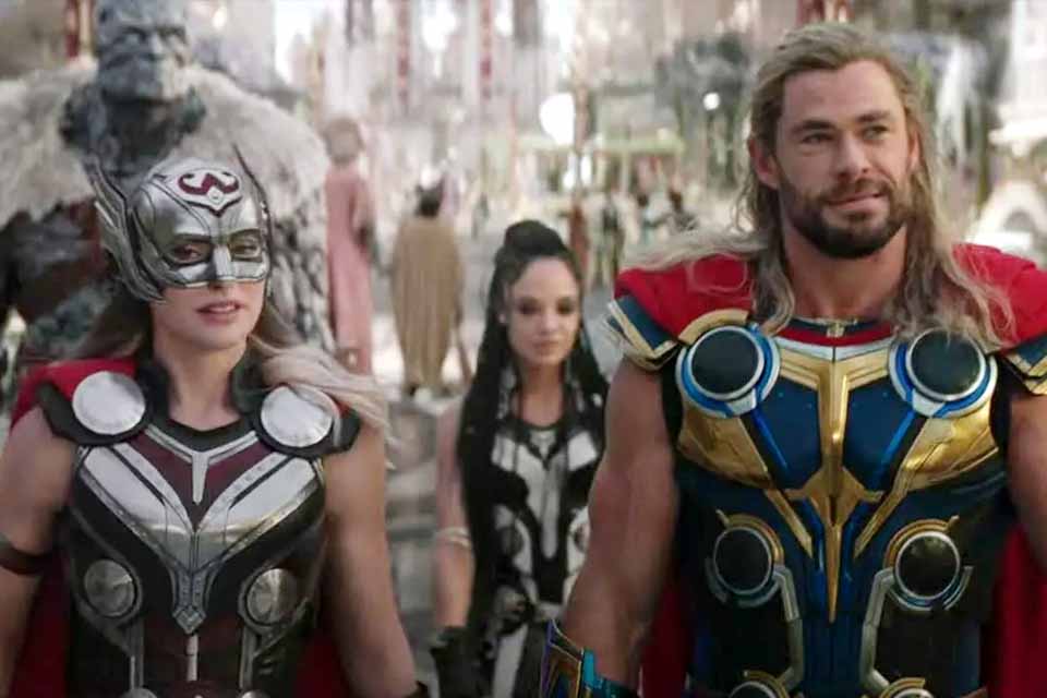 Marvel divulga novo trailer de Thor: Amor e Trovão, com estreia de Christian Bale
