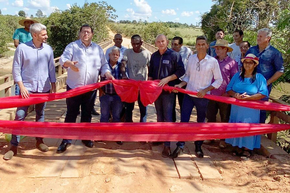 Ezequiel Neiva participa da entrega de implementos agrícolas e da inauguração de ponte em Machadinho