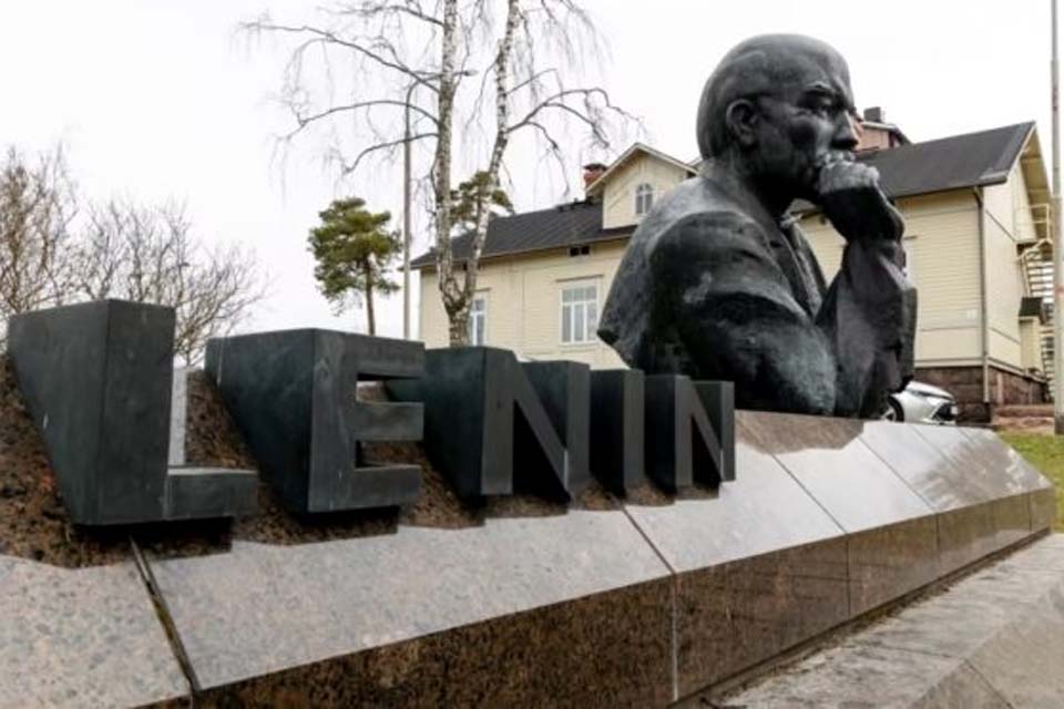 Finlândia remove última estátua de líder revolucionário russo Vladimir Lenin 