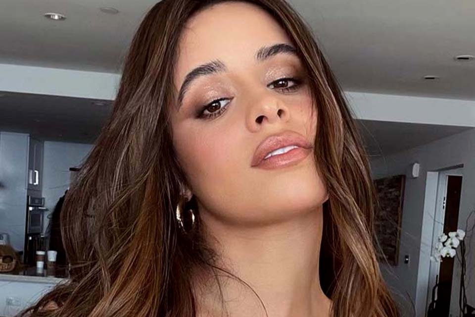 Após seis meses do fim do namoro com Shaw Mendes, Camila Cabello provoca rumores de novo namoro