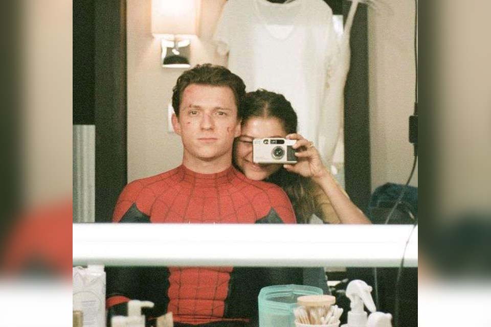 Tom Holland compartilha foto ao lado de Zendaya e fãs ficam esperançosos