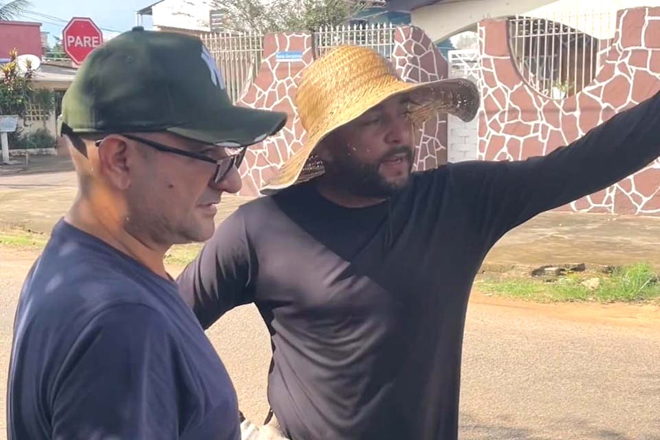 Serviços de tapa buracos em várias ruas do Bairro Costa e Silva é realizado a pedido do vereador Paulo Tico