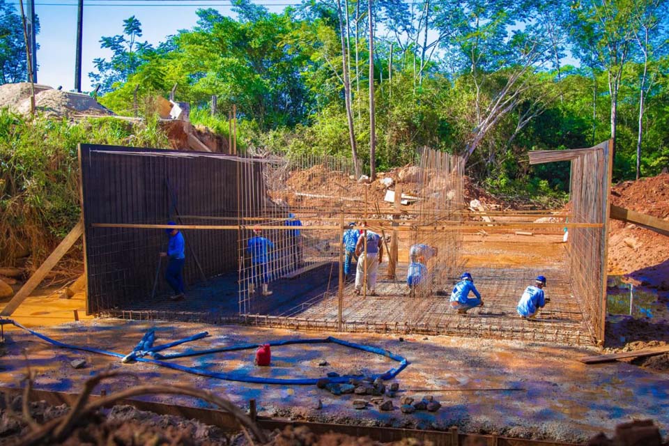 Construção de galeria na Rua Tapajós no setor 2 beneficiará moradores e estudantes da região