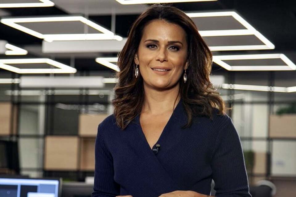 Fora da Record, Adriana Araújo negocia com a Band para comandar jornal