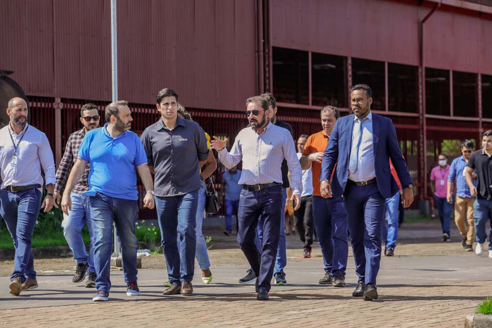 Segmento de bares e restaurante é ouvido sobre lei de uso de calçadas públicas; Prefeito Hildon apresentou detalhes