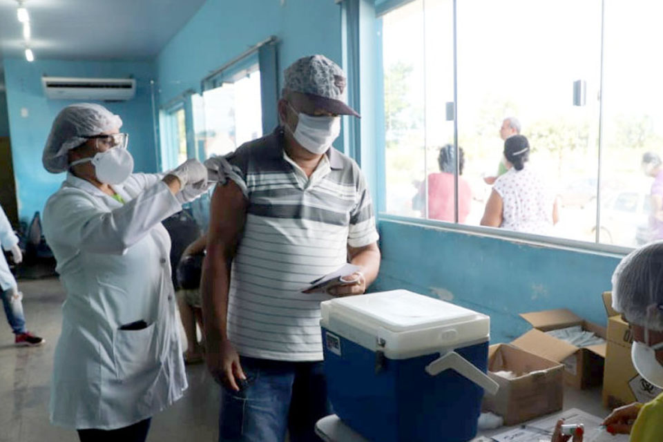 Vacinas de influenza acabam no segundo dia em Porto Velho