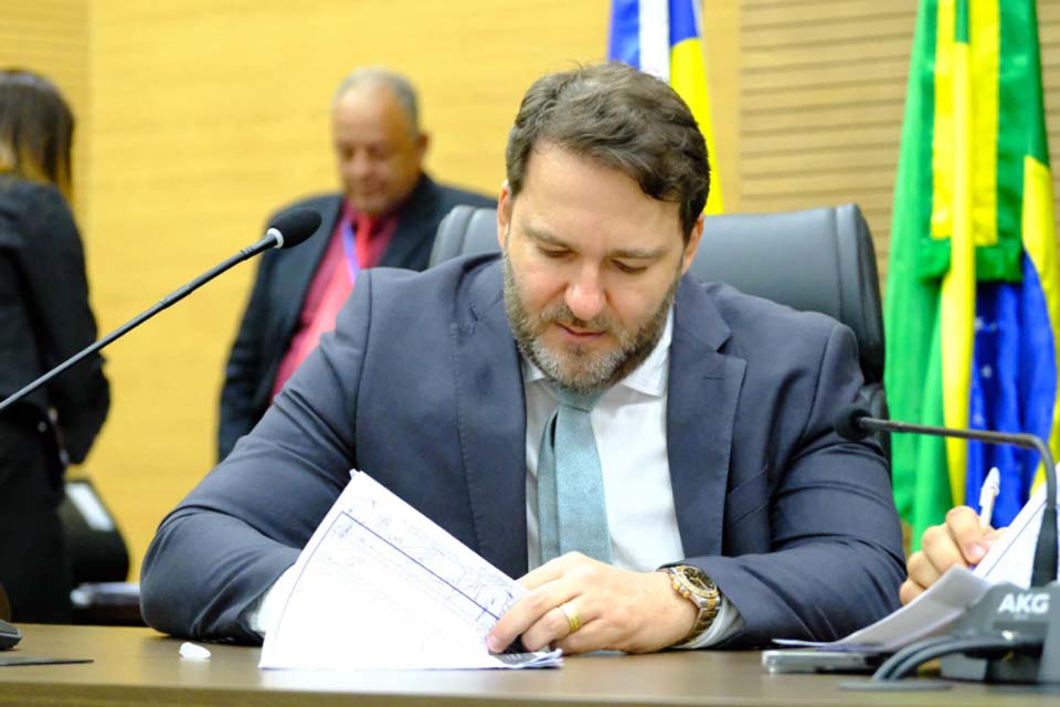 Deputado Alex Redano indica construção de banheiros no Espaço Alternativo em Porto Velho