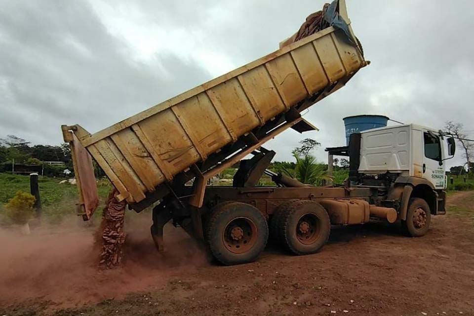 200 produtores recebem calcário: parceria entre Prefeitura e Governo garantiu insumo a pequenos agricultores