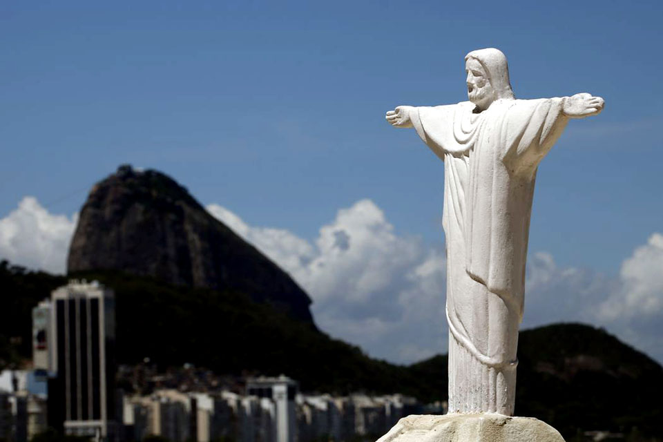 Cristo será iluminado de rosa para lembrar prevenção ao câncer de mama