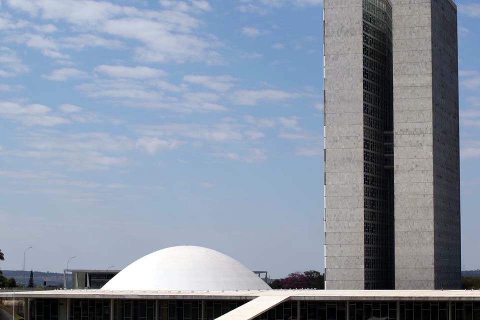 No Senado, Comissão de Constituição e Justiça discute a PEC da Transição