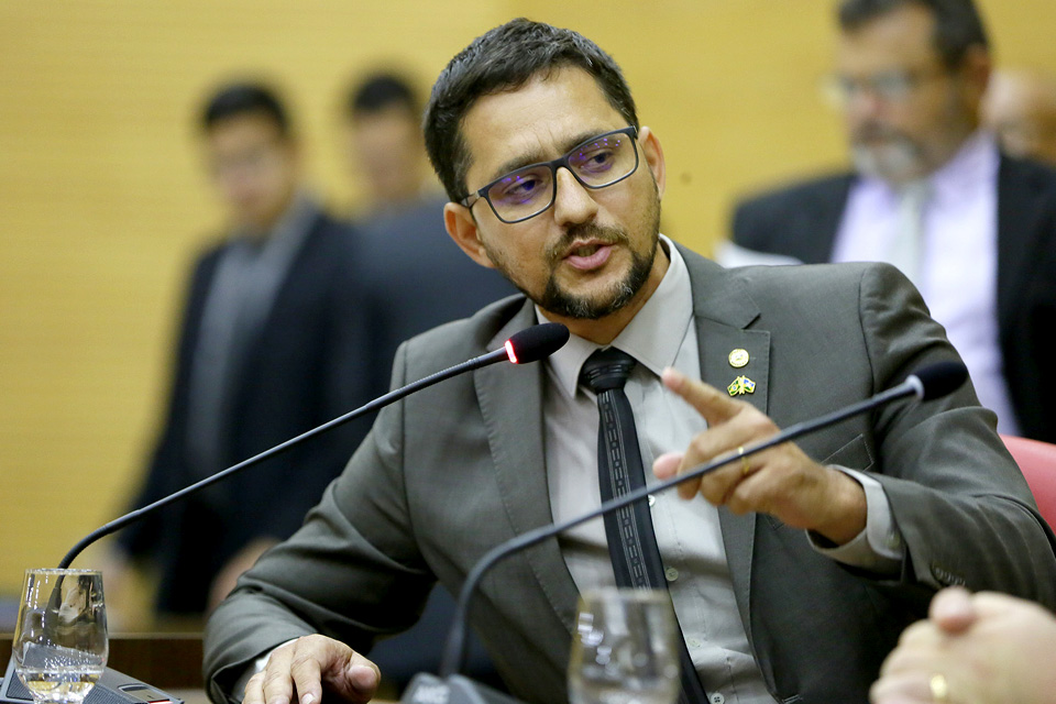 Atendendo deputado Anderson DER recupera trecho da RO 010 entre Urupá e Mirante da Serra