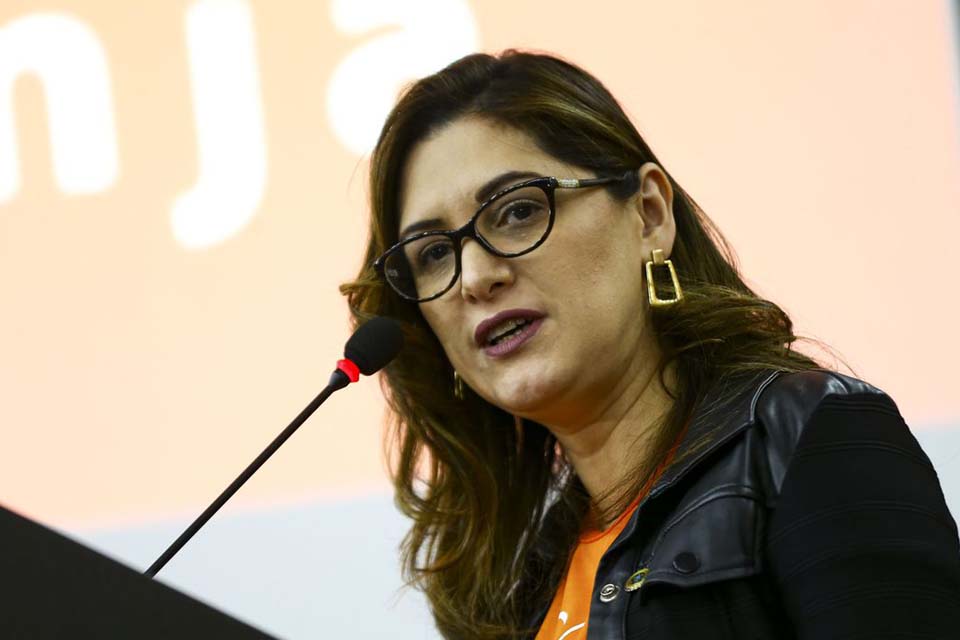 Valorizar idosos é condição para avanço da sociedade, diz ministra