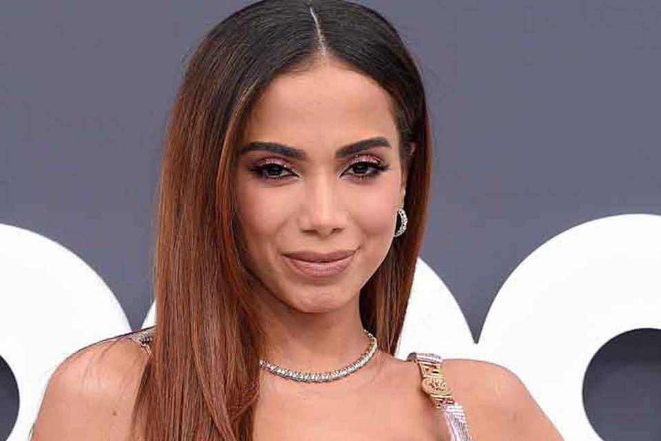 Anitta volta para as redes sociais após boatos de término com Murda Beatz