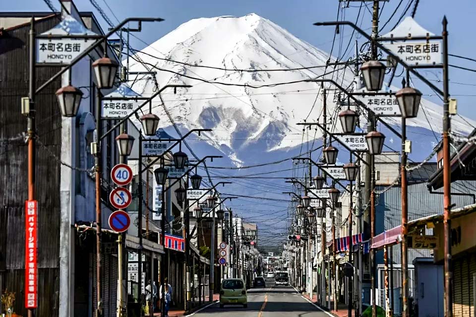 Monte Fuji - Autoridades japonesas limitam acesso de visitantes devido a grandes aglomerações