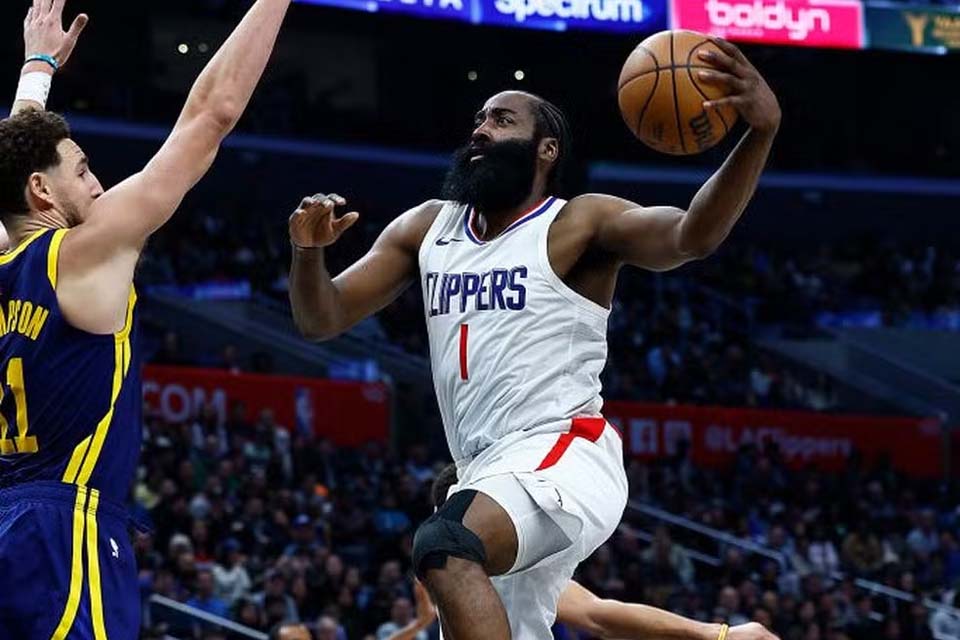 James Harden bate marca dos 25 mil pontos em vitória dos Clippers sobre os Warriors