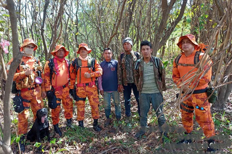 Bombeiros militares resgatam jovem indígena perdido em floresta