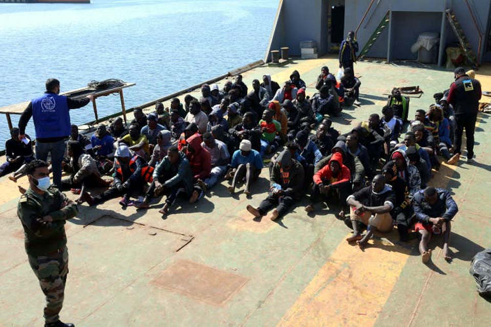 Corpos de 17 migrantes são encontrados na costa da Líbia