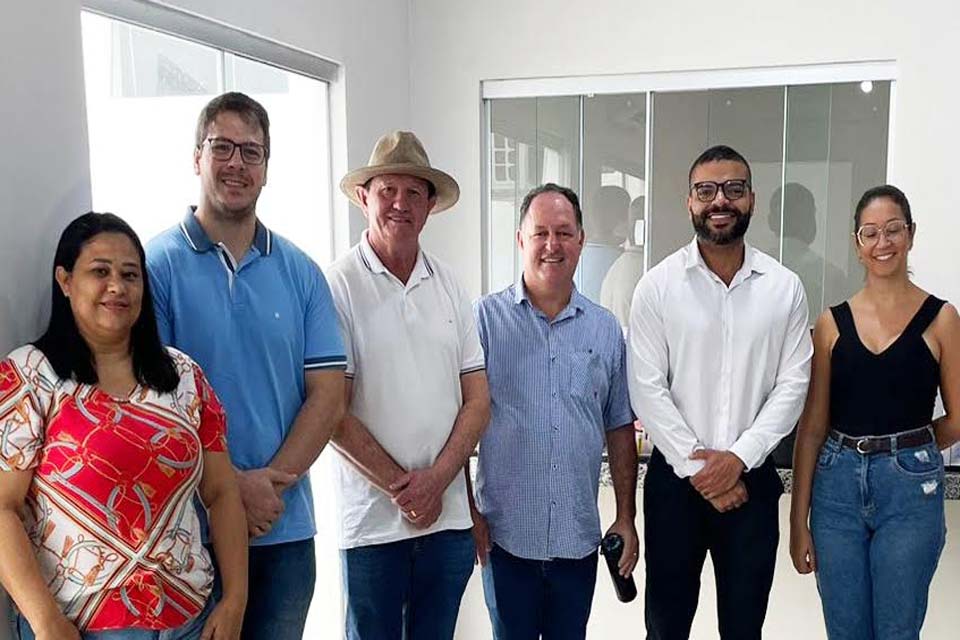 Deputado Pedro Fernandes celebra avanços na saúde de Cujubim durante visita ao Hospital