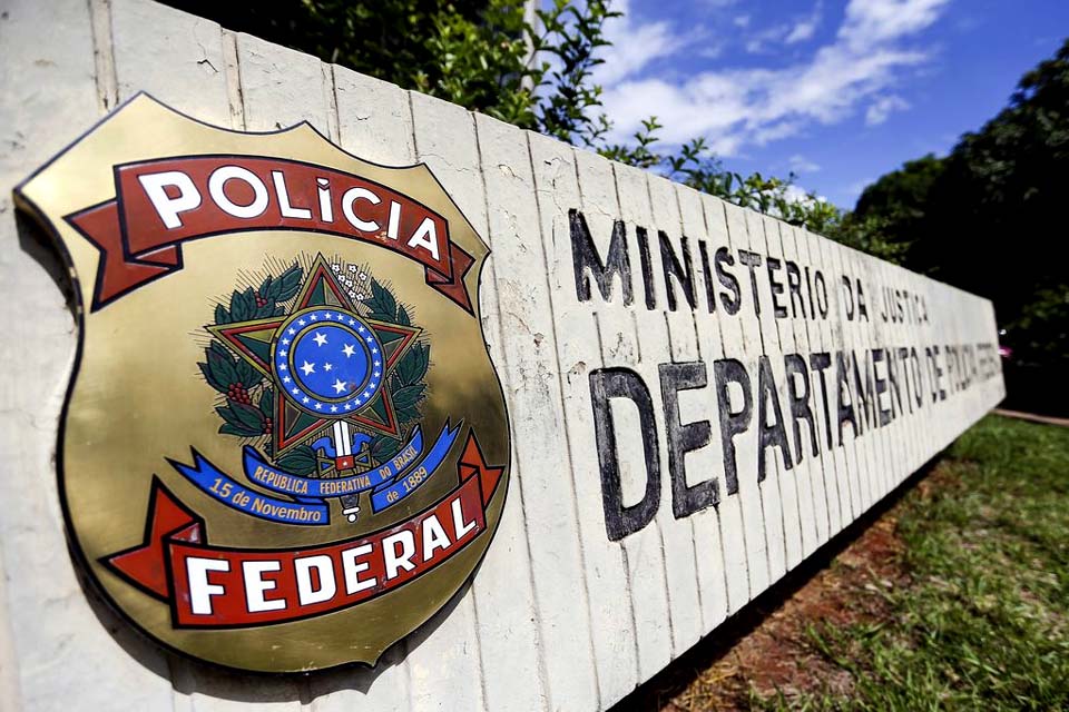  Polícia Federal faz operação contra grupo especializado em furtos contra Caixa