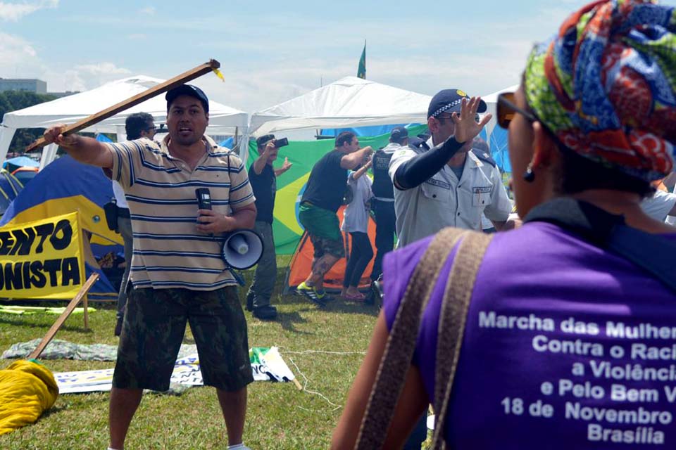 Mais da metade dos brasileiros já presenciou ato de racismo