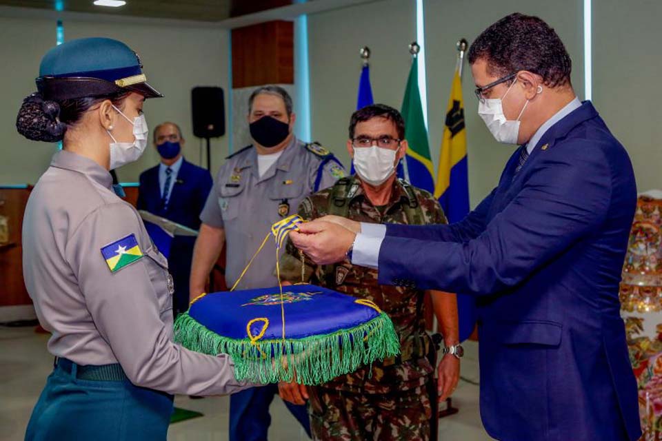 Marcos Rocha homenageia General Theophilo com a medalha da Ordem do Mérito Marechal Rondon