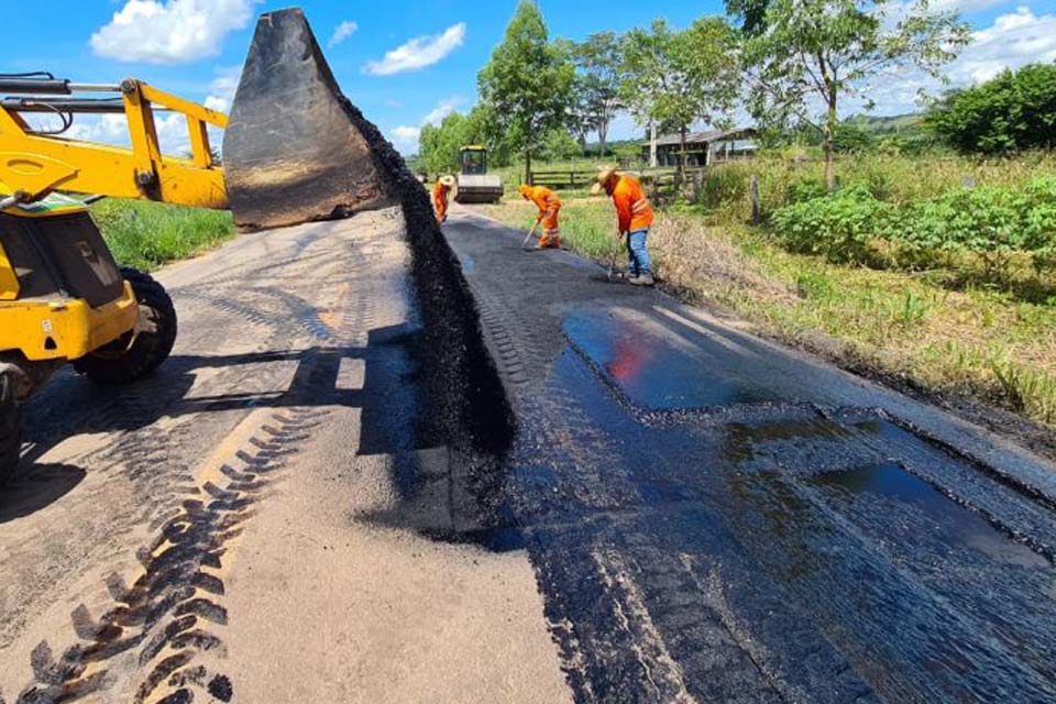 Serviços de manutenção executados na Rodovia 383 sentido município avançam