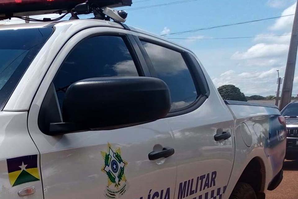 Casal é preso com arma de fogo em abordagem policial