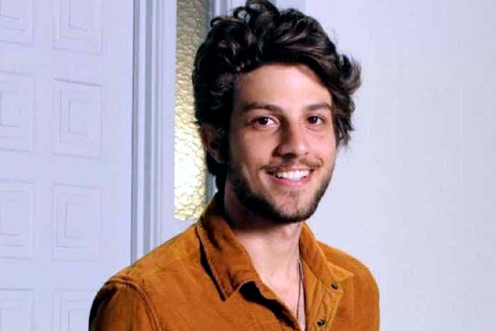 Chay Suede relembra novela 'Rebelde': 'Não acho que houve exploração'