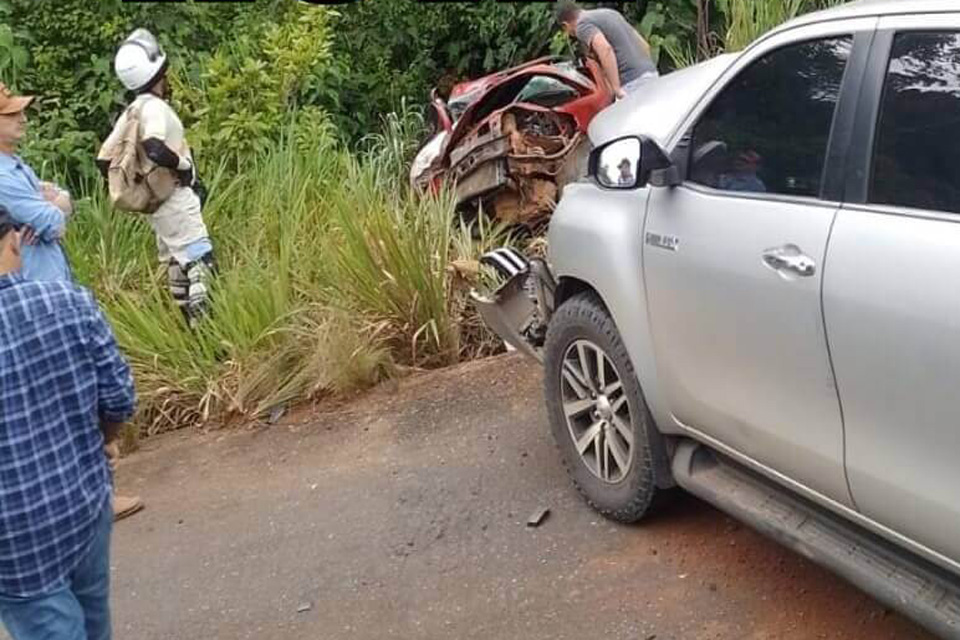 Colisão entre picapes na BR-391 deixa um morto e outro gravemente ferido