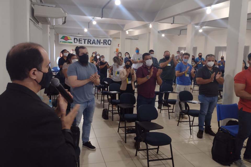 Examinadores de trânsito concluem curso de capacitação promovido pelo Detran, em Ouro Preto