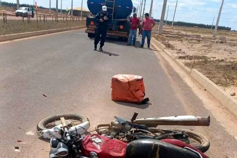 Entregador morre após ser atropelado por caminhão pipa em Vilhena