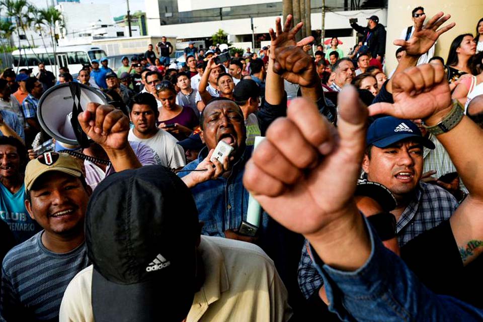Indígenas do Equador mantêm protesto até que governo suspenda decreto