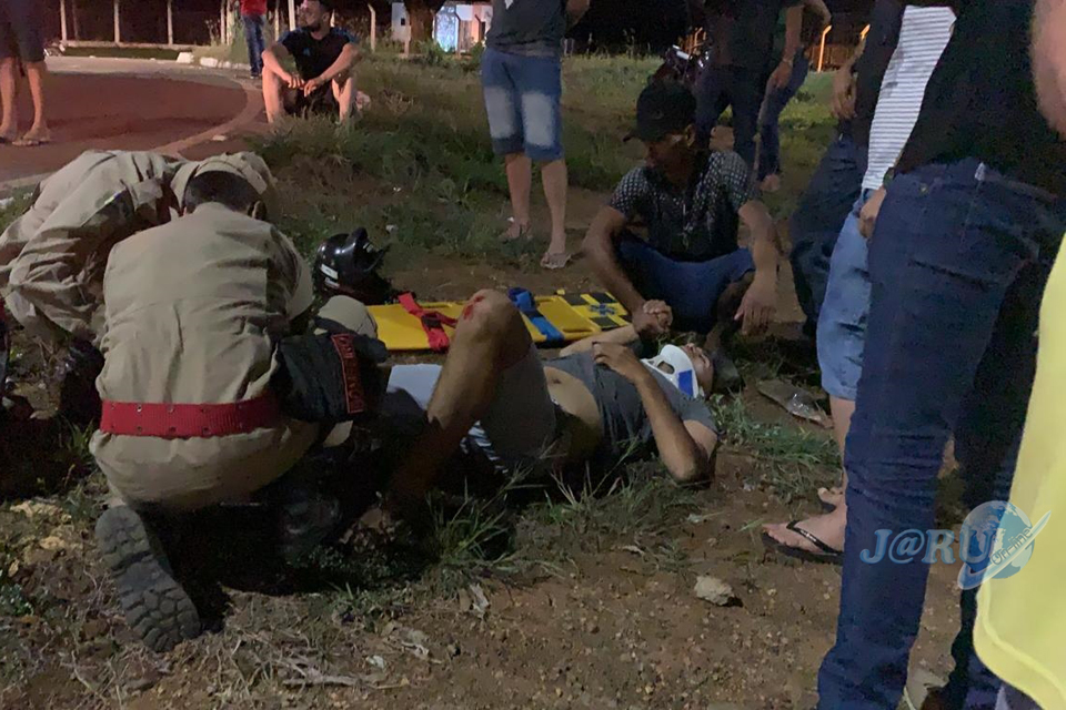 Motociclista tem fratura exposta ao colidir com veículo no Trevo da BR 364