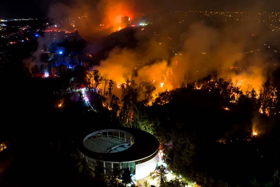 Incêndio em Viña del Mar deixa dois mortos e atinge 400 casas