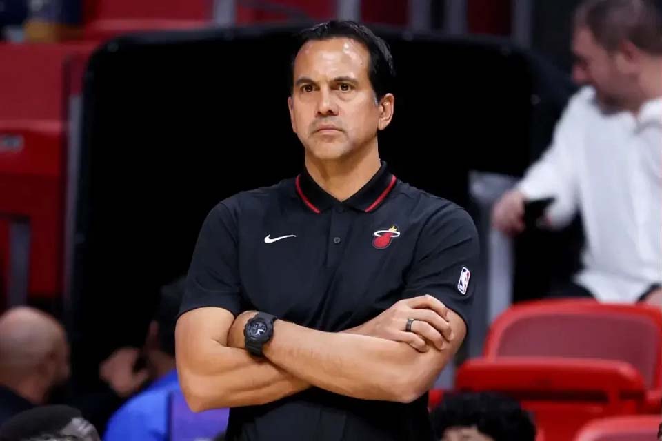 Erik Spoelstra, Técnico do Miami Heat, assina o maior contrato da história da NBA