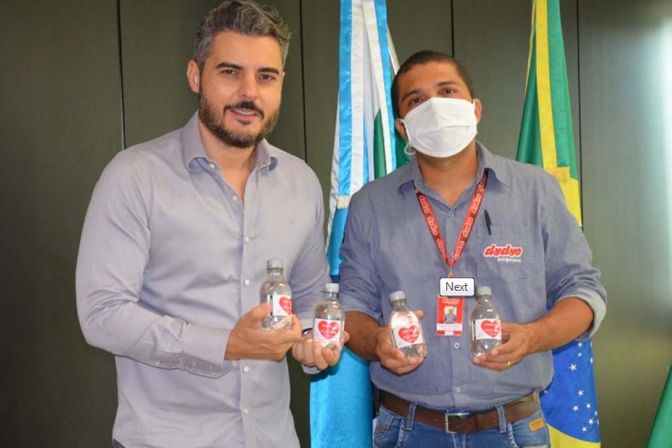 Prefeitura recebe doação de 100 frascos de álcool 70% para o combate ao Coronavírus