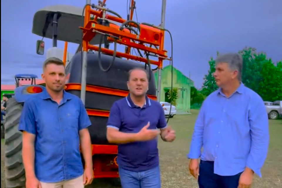 Deputado Cirone Deiró contempla  ASPRUMIL com a entrega de novos equipamentos agrícolas