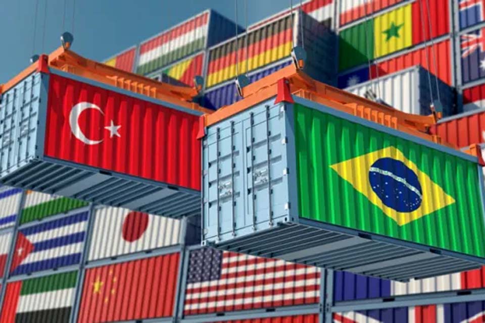 Com recorde de US$ 339,67 bilhões em vendas ao exterior, Brasil ganha 28 mil novos exportadores em 2023