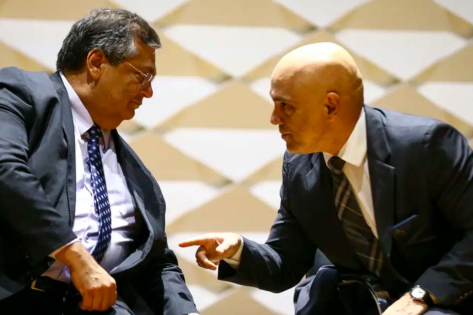 Dino diz que Moraes pediu legalmente relatórios ao TSE