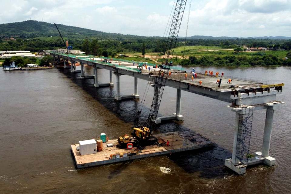 Presidente visita construção de ponte em Xambioá, sobre o Rio Araguaia